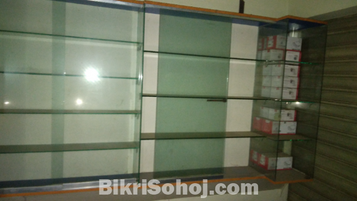 দোকানের ডেকোরেশনস্ বিক্রি হবে।